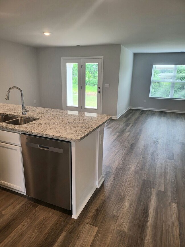 Building Photo - ATHENS - NEW BUILD - MOVE IN READY