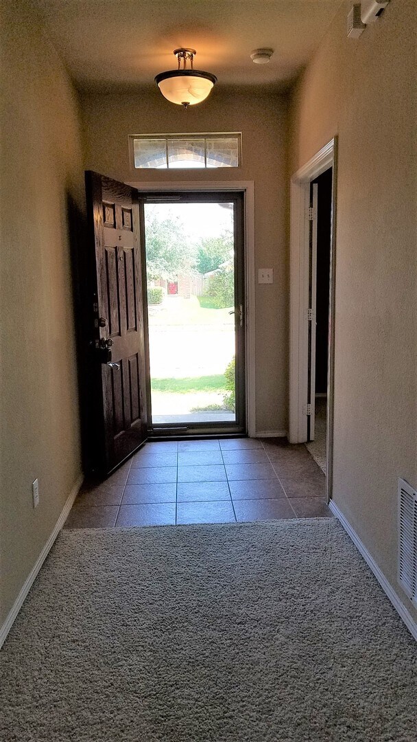 Building Photo - Spacious 4 Bedroom in Eagle Mountain ISD