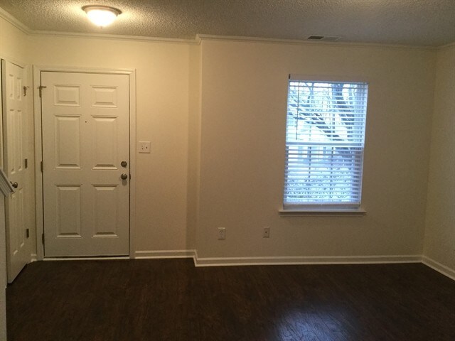 Building Photo - 1308 Crestfield Ct