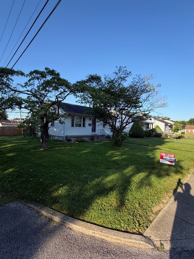 Foto del edificio - 3200 Edgewood Dr