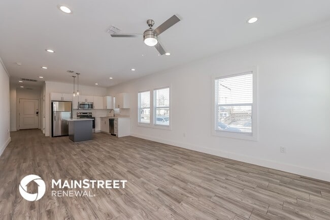 Building Photo - 1601 Daniel St