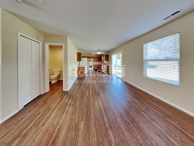 Building Photo - 11052 Thousand Oaks