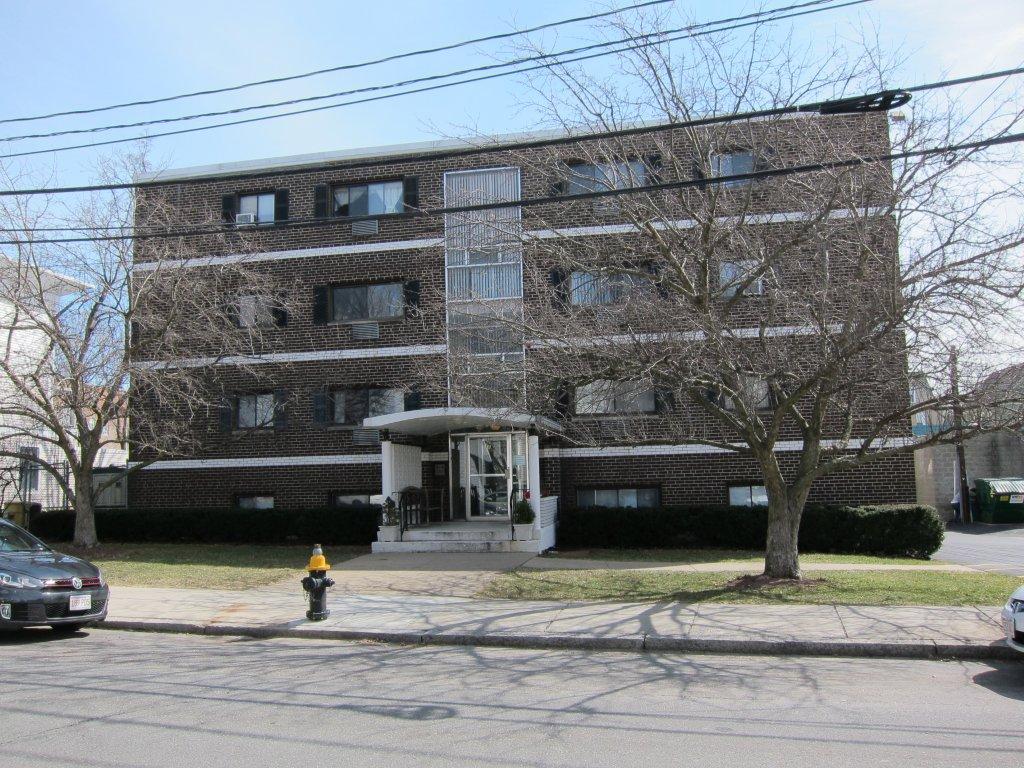 Primary Photo - 18 Glencoe St