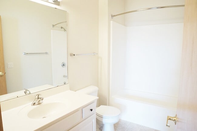 Building Photo - Silverstone Apartments