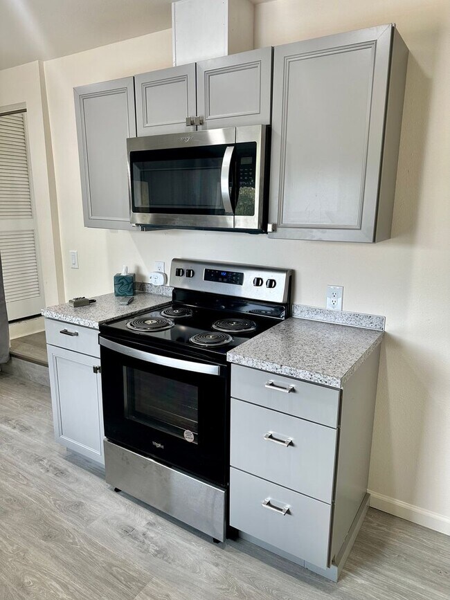 Foto del edificio - PRELEASING: Available September 2026! 3 bdrm/1 bath House!