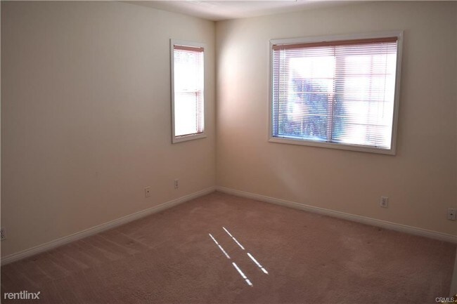 Building Photo - 4 br, 3 bath House - 9000 Garibaldi Ave