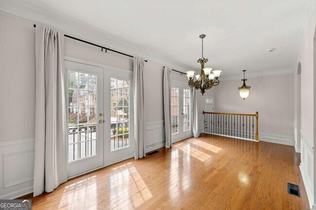 Building Photo - 10870 Brunson Dr