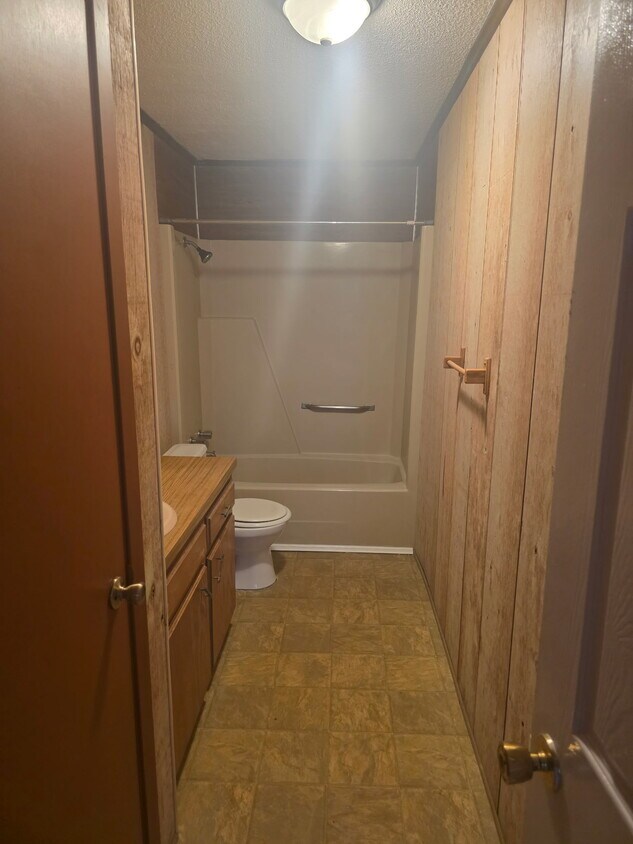 Building Photo - Oak Ridge Apartment