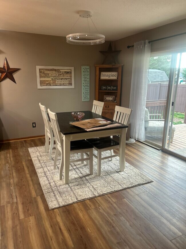 Foto del edificio - 1801 Lynnette Ct