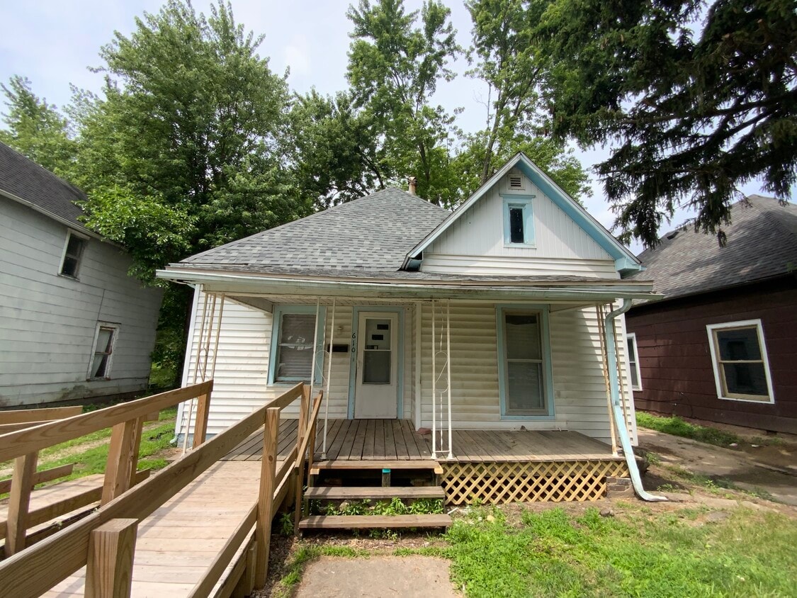 Primary Photo - 610 Harmon St