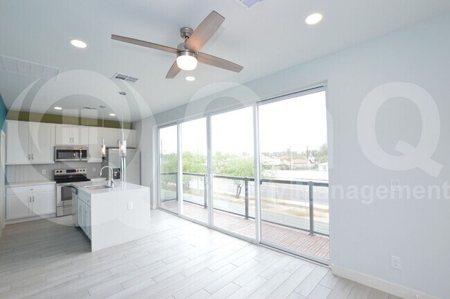 Building Photo - 1106 S Montezuma Ave