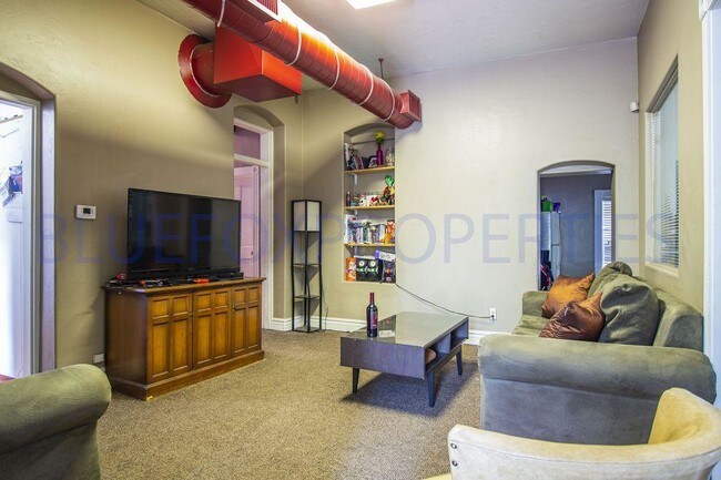 Building Photo - 5 bedroom in Tucson AZ 85705
