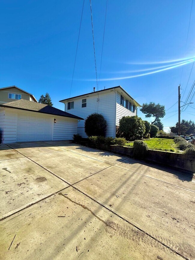 Building Photo - Spacious 5-Bedroom Rainier View Home – Prime Location