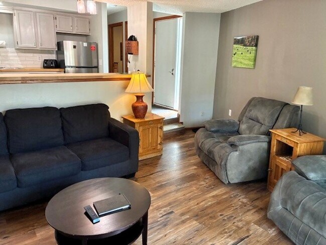Foto del edificio - Long Term Rental- Gold Camp 127
