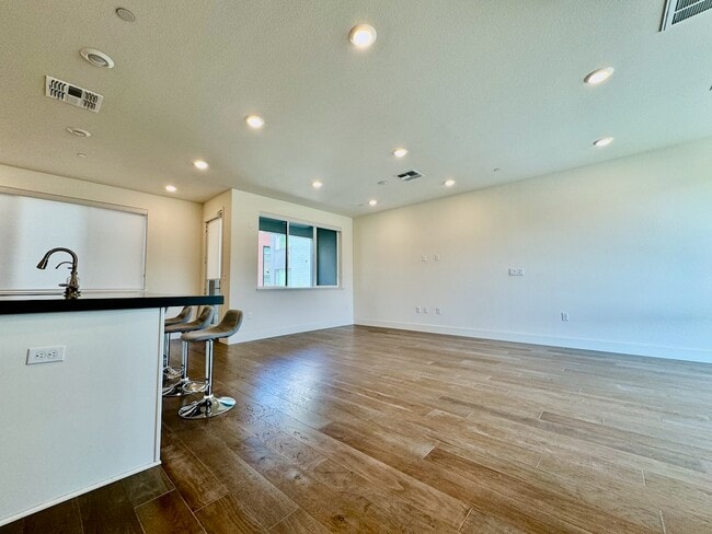 Building Photo - 44849 Insight St