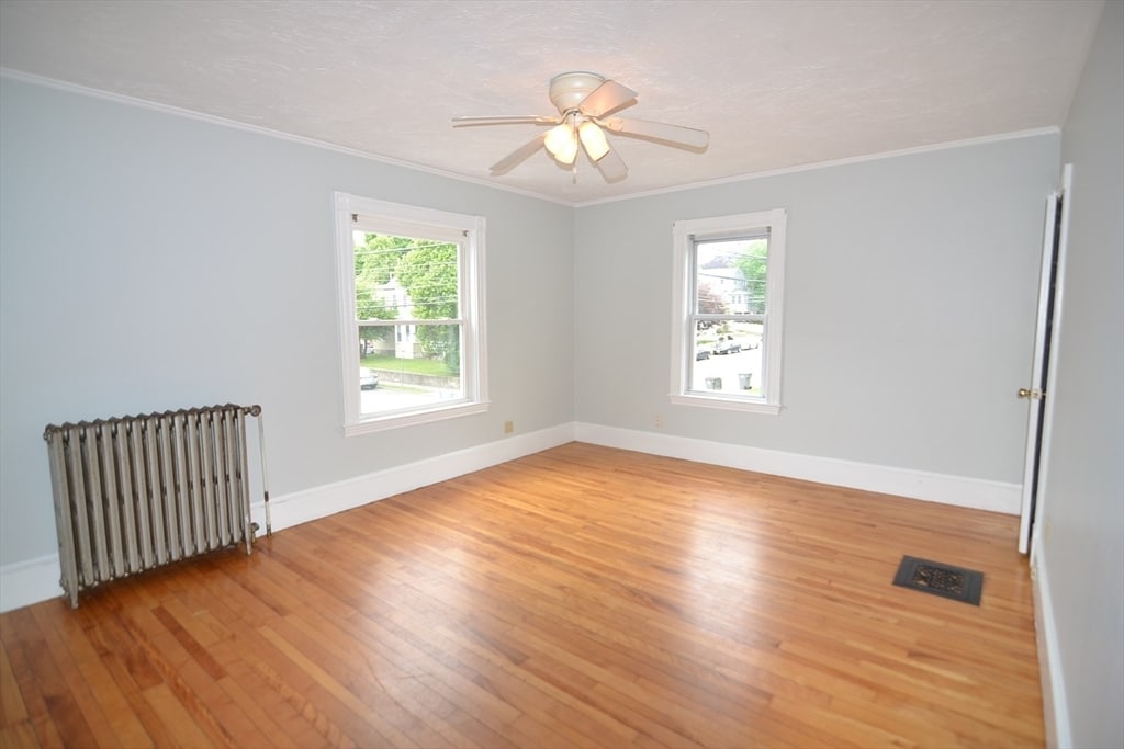Primary Photo - 208 Irving St