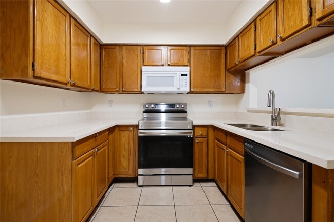 Building Photo - 19427 Plantain Dr