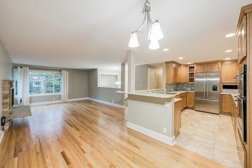 Foto del edificio - Beautiful 4 Bedroom Home in Matthews Beach AVAILABLE NOW!
