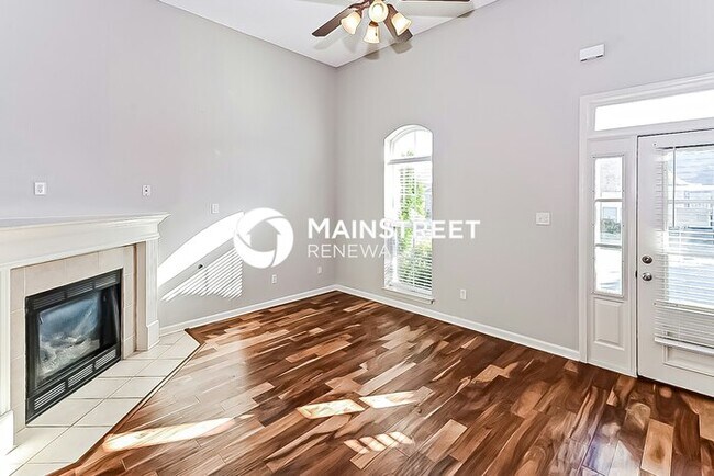 Building Photo - 3 Bedroom Pet-Friendly Home in Memphis, TN with Main Street Renewal
