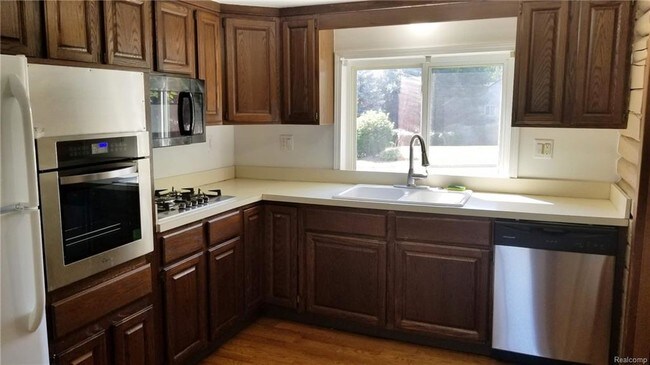 Foto del edificio - 805 Scott Lake Rd