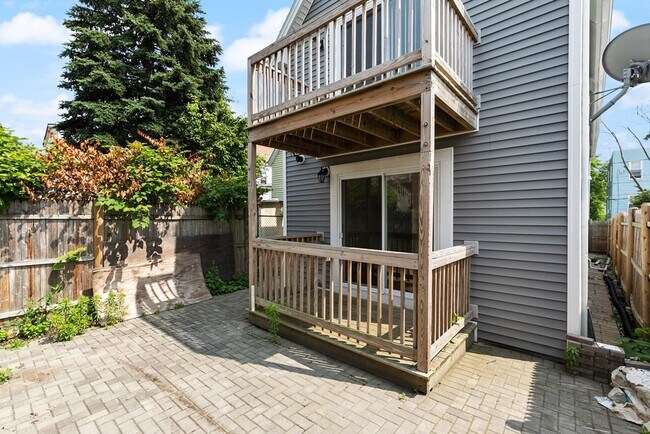 Building Photo - 25 Beachland Ave