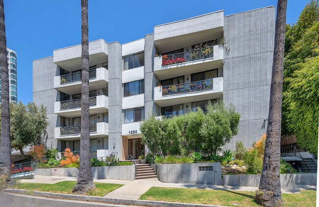 Foto del edificio - 1250 S Beverly Glen Blvd