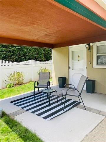 Building Photo - 698 Hudson Ave