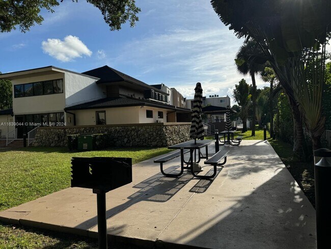 Foto del edificio - 7743 SW 86th St