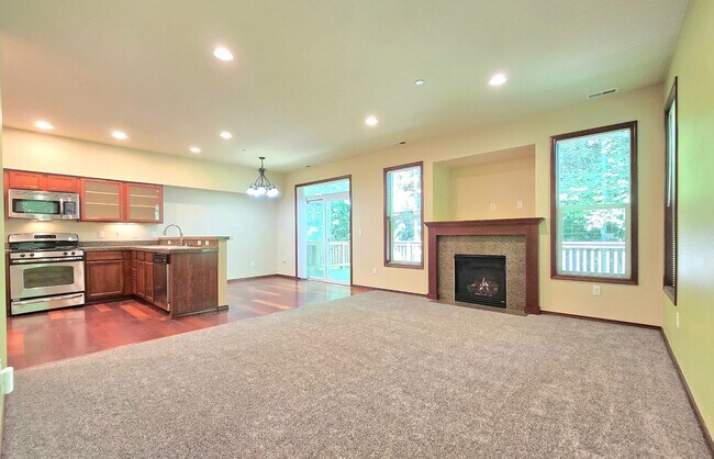Foto del edificio - 3 Bed/ 2.5 Townhouse in Bothell Crystal Creek II Neighborhood