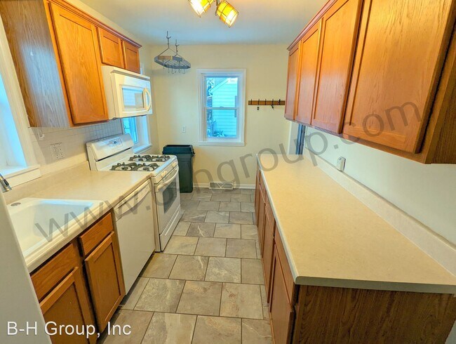 Foto del edificio - 3 br, 1 bath House - 11120 8th  Ave