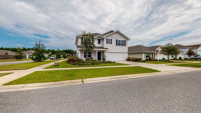 Foto del edificio - 5 Bedroom / 3 Bathroom Home  in Hammock Bay w/Fenced in Yard