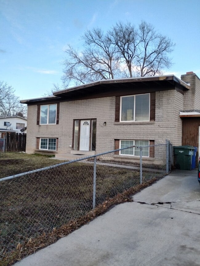 Building Photo - 3193 Meadowlark Dr