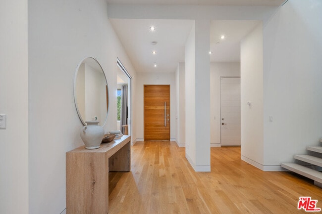 Foto del edificio - 6359 Colgate Ave