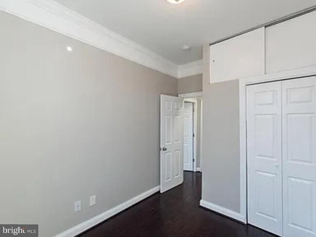 Building Photo - 465 Luray Pl NW