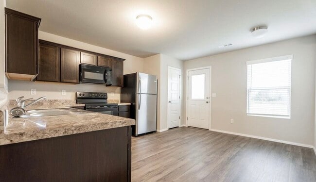 Building Photo - 1239 Oak St