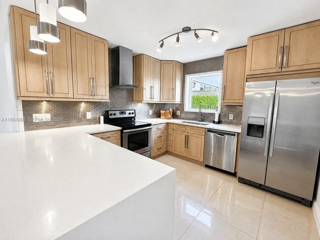 Foto del edificio - 2830 NE 56th Ct