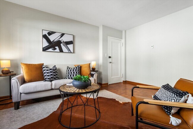 Building Photo - 613 Hamlin St NE