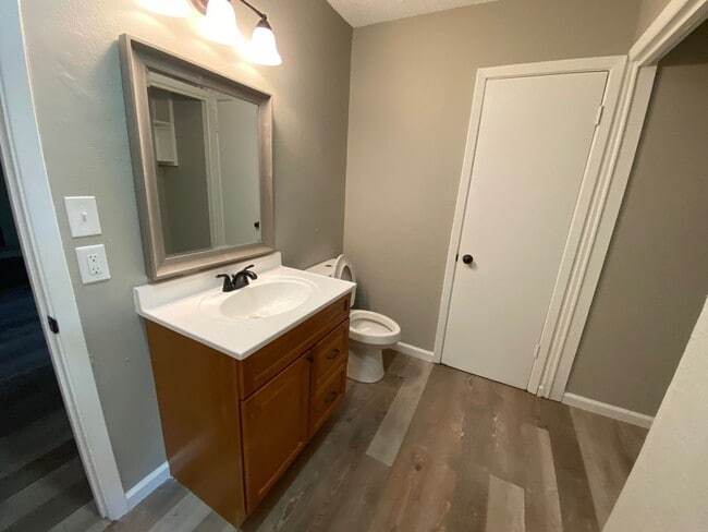 Building Photo - Remodeled 3bed/2bath house