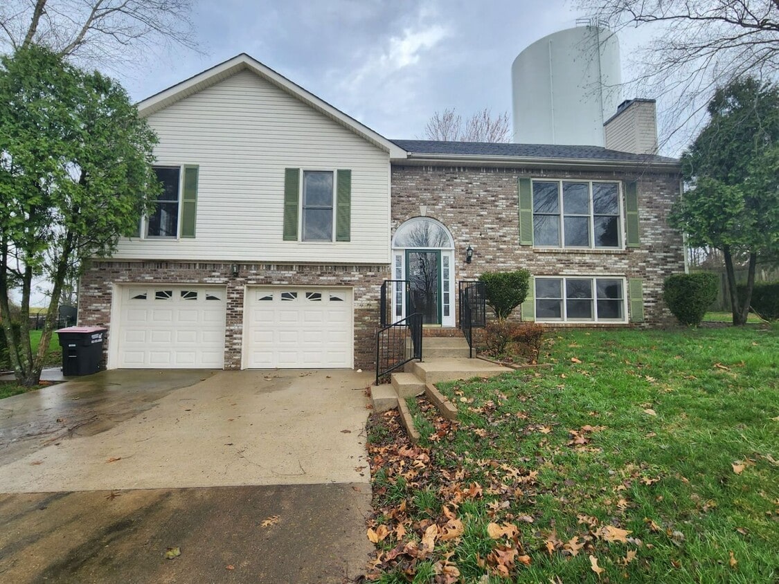 Primary Photo - $2000 Breathtaking Sango Split Foyer 4 Bed...