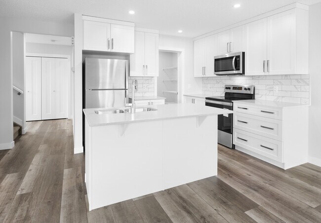 Photo du bâtiment - 1380 Erker Cres NW