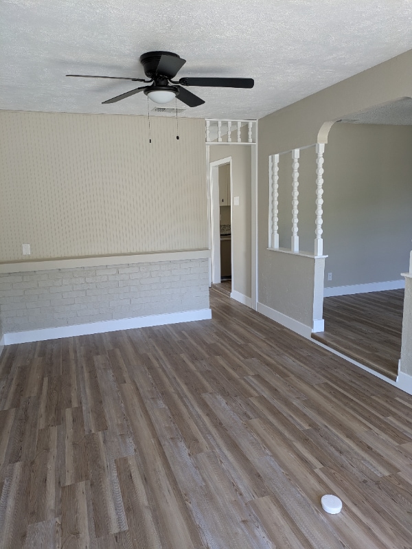 Foto del edificio - 205 Nell Deane Blvd