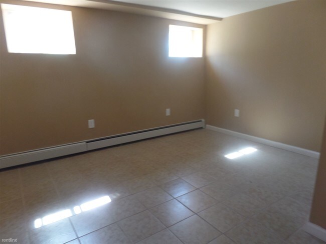 Building Photo - 3 br, 1 bath House - 242 Temple St Apt 2