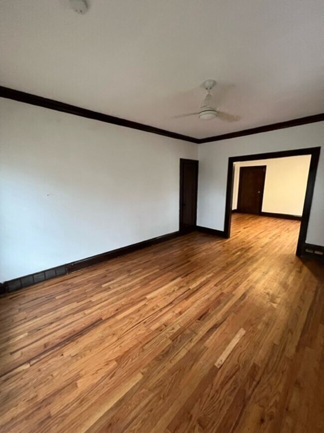 Foto del edificio - 8602 Bancroft Avenue