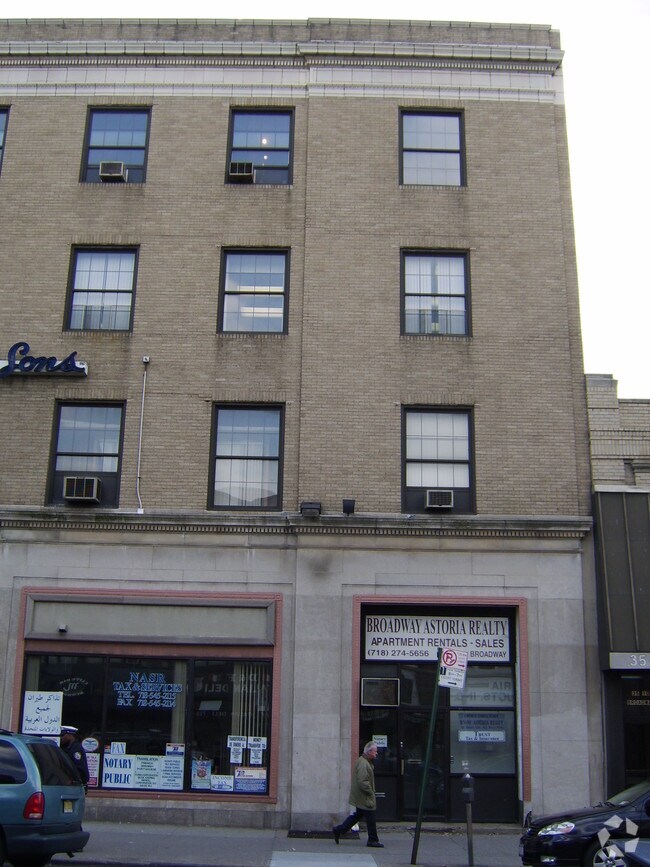 Primary Photo - 3520 Broadway