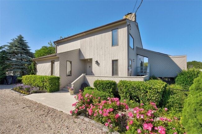 Building Photo - 71 Romana Dr