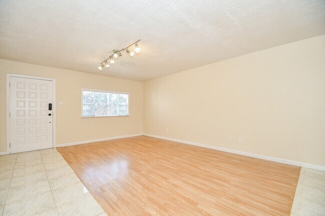 Foto del edificio - 4113 Edison St