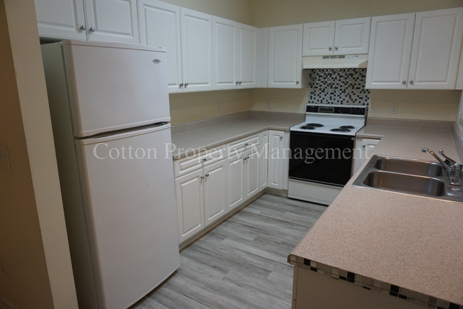 Foto del edificio - 3BR/3BA Townhome off Wilshire Rd. Central ...