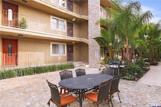 Building Photo - 3220 Altura Ave