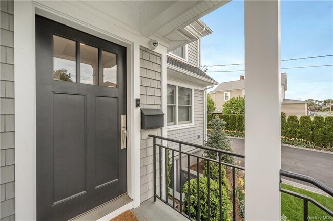 Foto del edificio - 241 Gainsborg Ave E