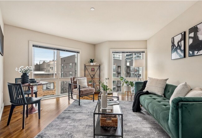 Building Photo - Stunning 1 bed condo in desirable Belltown...